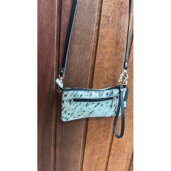 BOLSA CINCOW DIVE COURO PELO BRANCO E DETALHES EM PRETO (MOD9371)