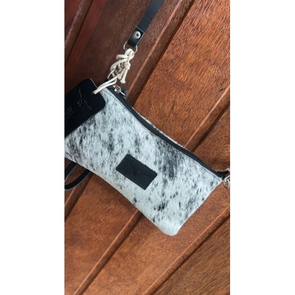 BOLSA CINCOW DIVE COURO PELO BRANCO E DETALHES EM PRETO (MOD9371)