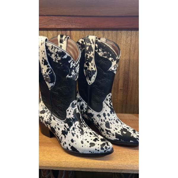 BOTA FEMININA VIMARBOOTS - 11318 - Bota feminina fabricada em Couro bovino pelo nas cores preto e branco